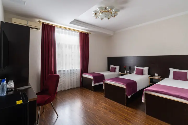 Трёхместный номер — Shoxjahon Hotel, 7